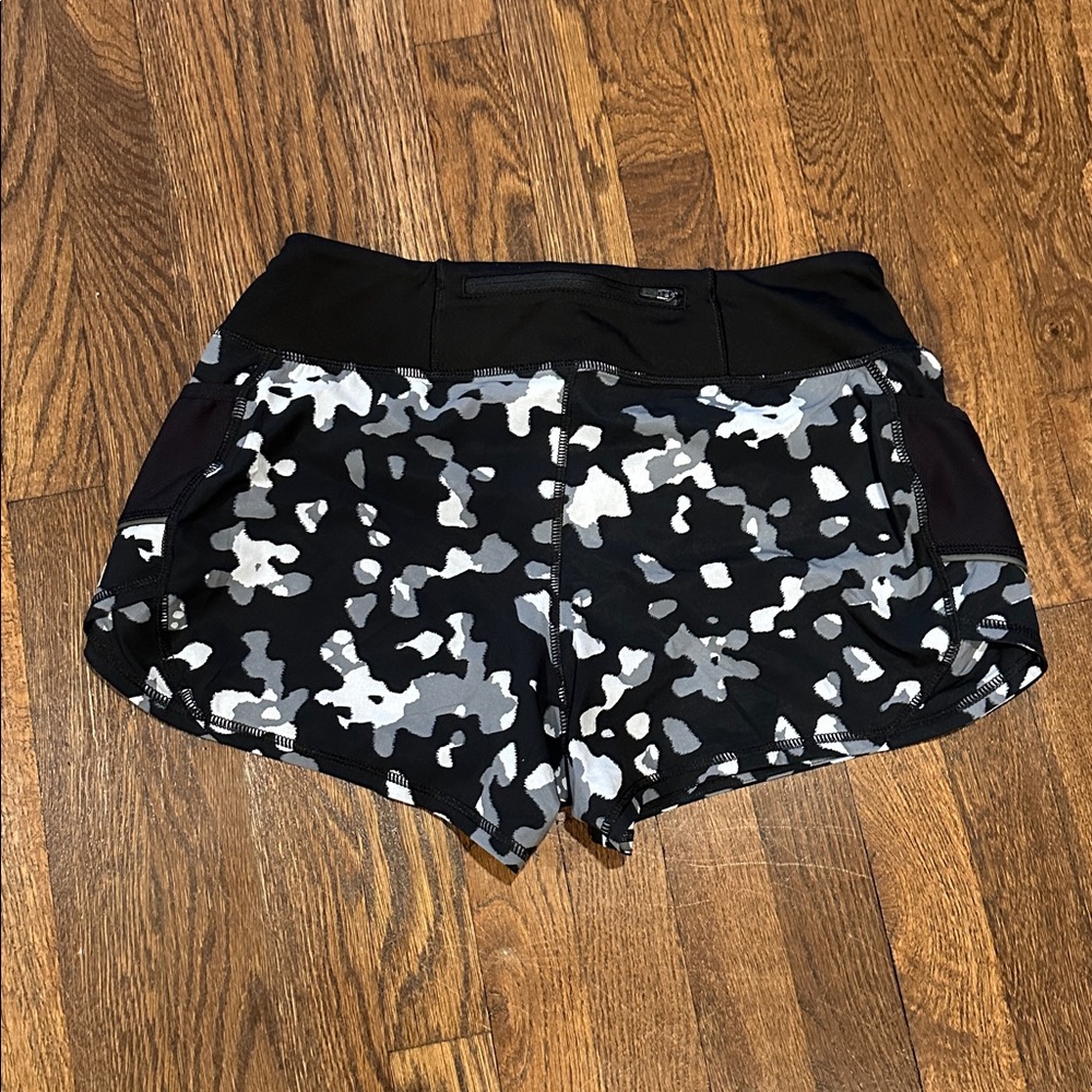 Athleta Mid Rise Run Short - Picture 4 of 9